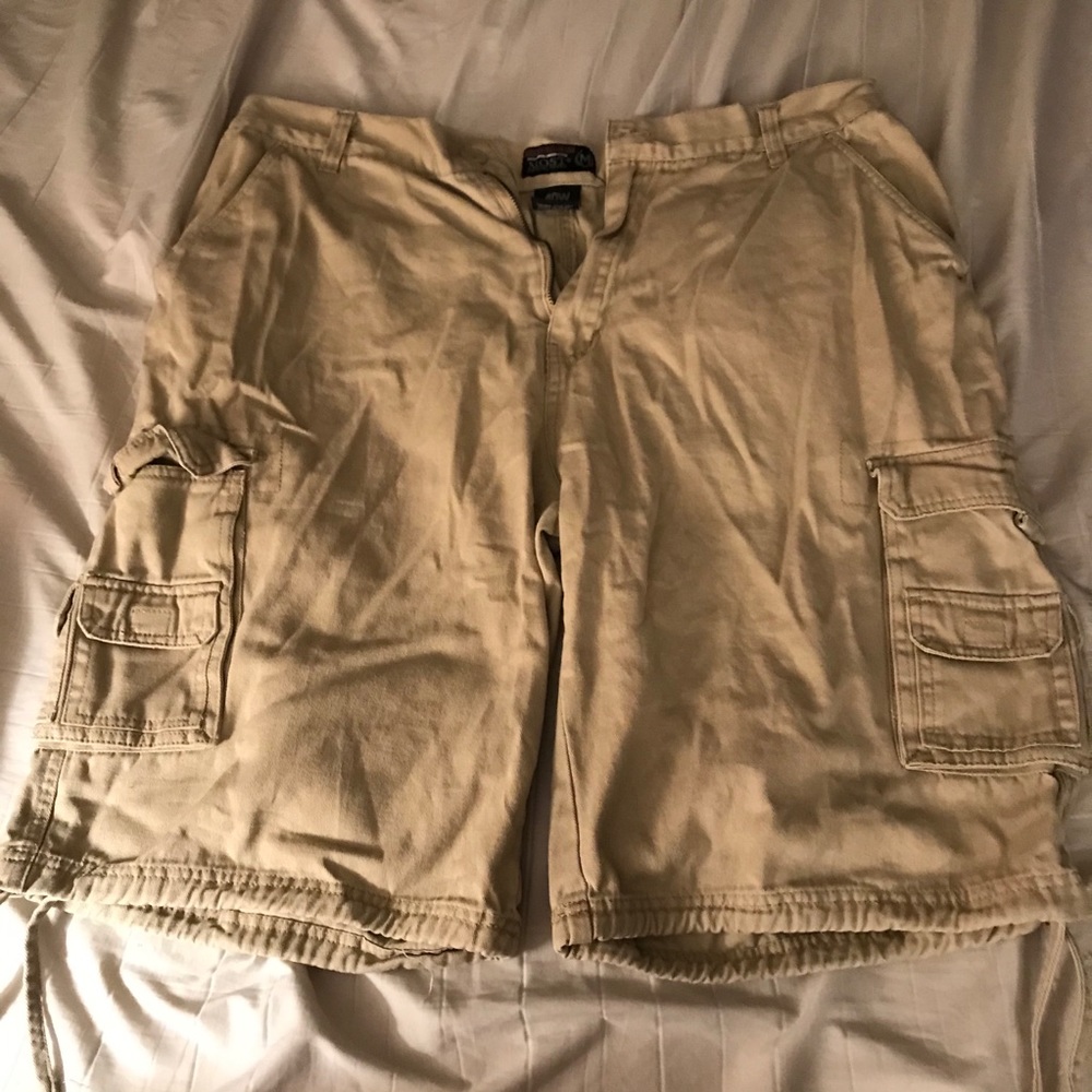 Men’s cargo shorts